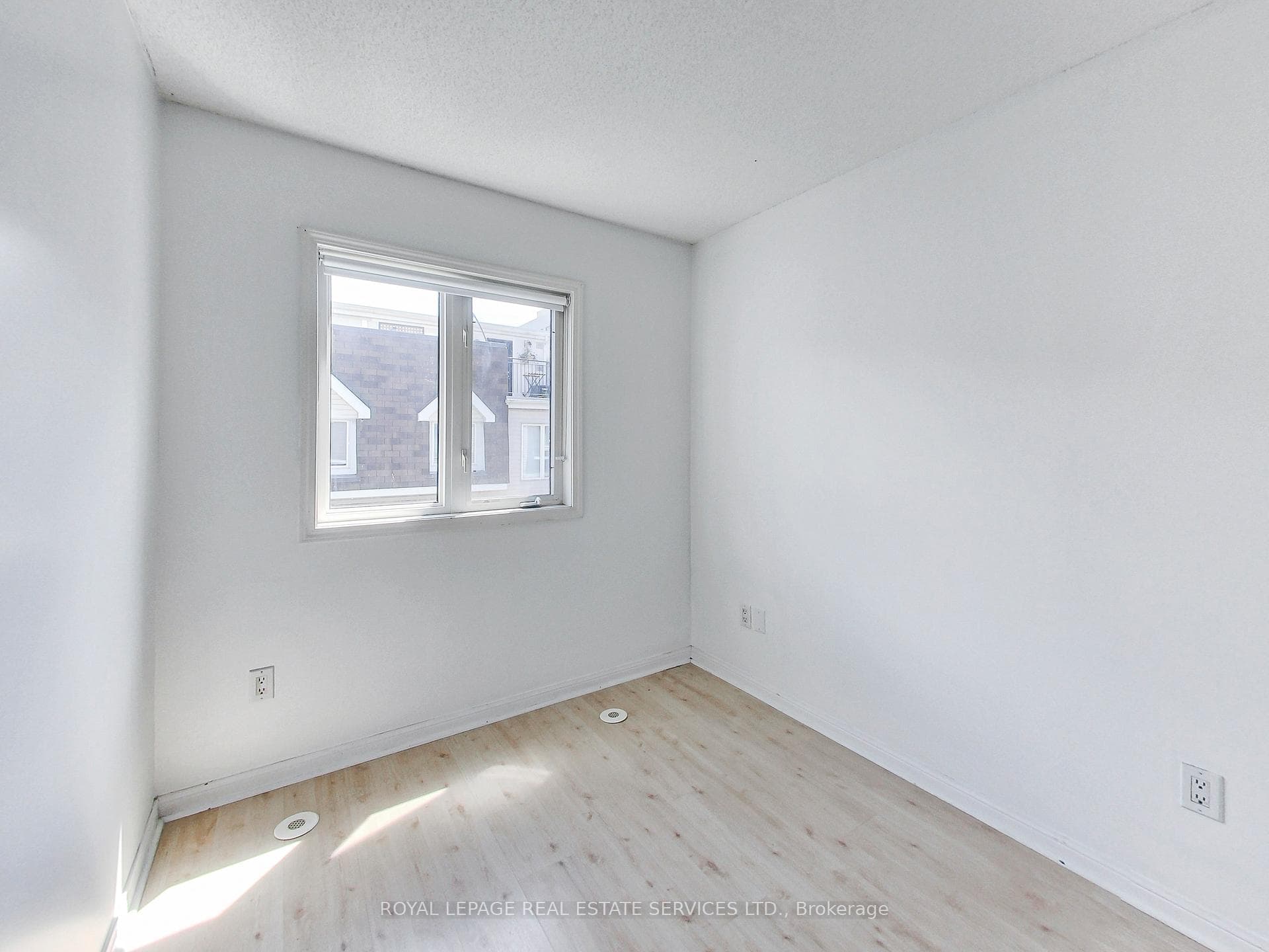 20 Laidlaw Street Unit 1112 photo 17