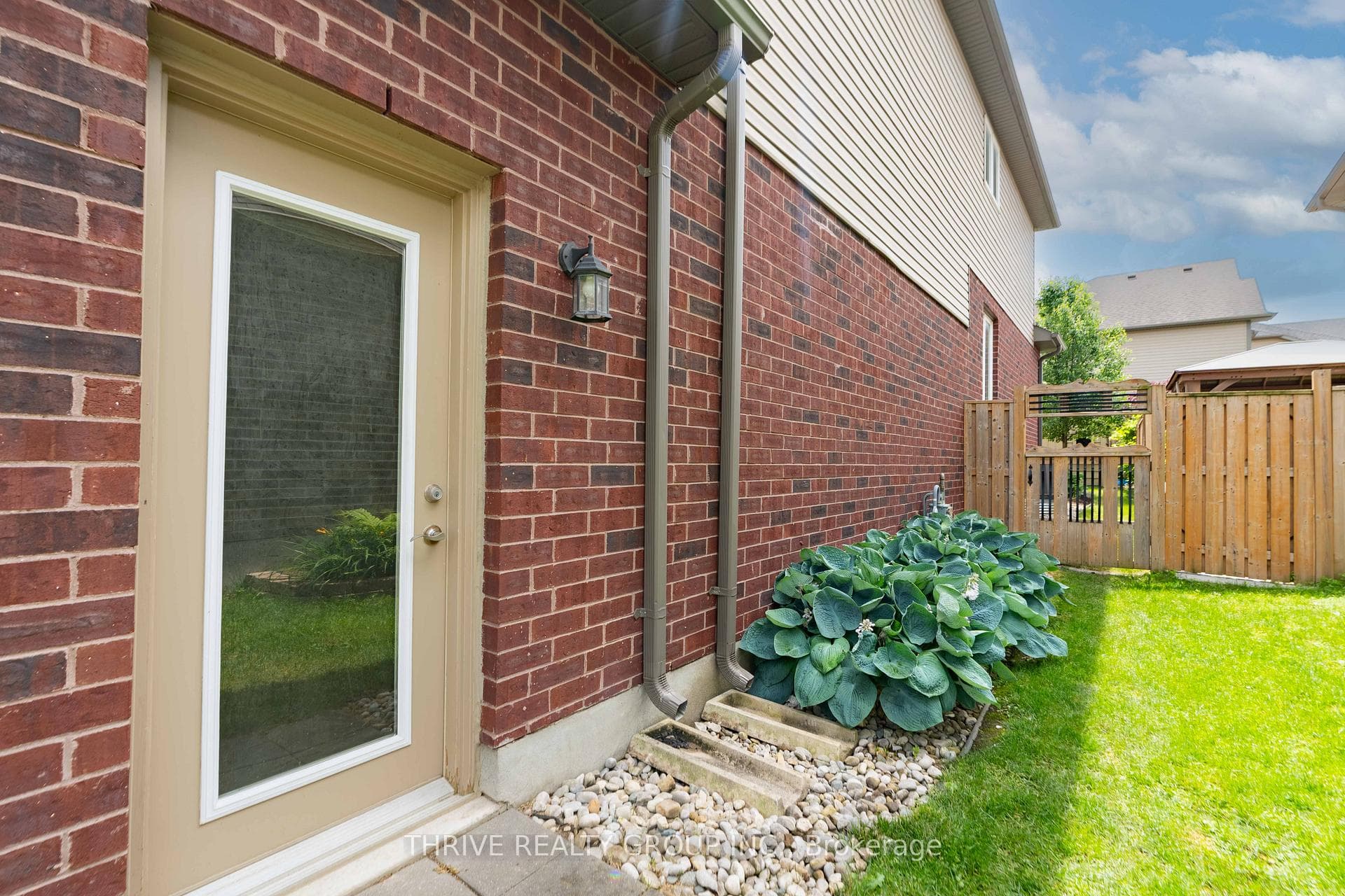 665 Tennent Avenue photo 47