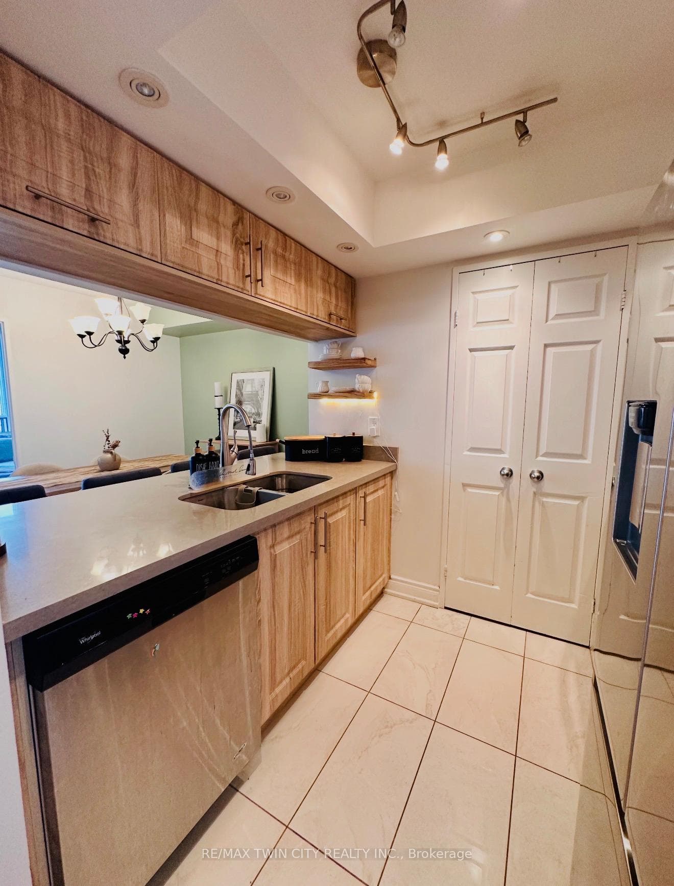265 Enfield Place Unit 1801 photo 10