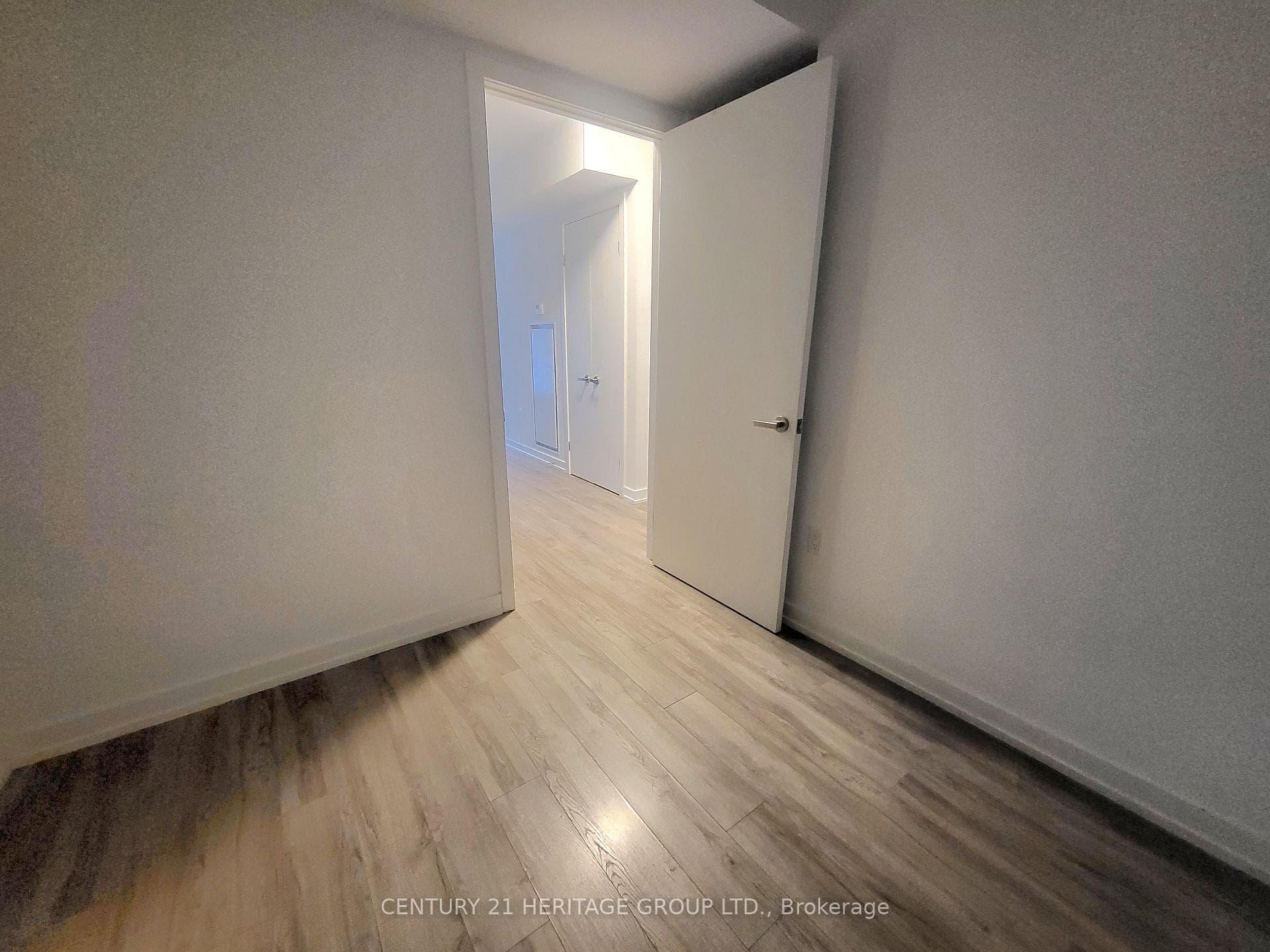 77 Shuter Street Unit 613 photo 21