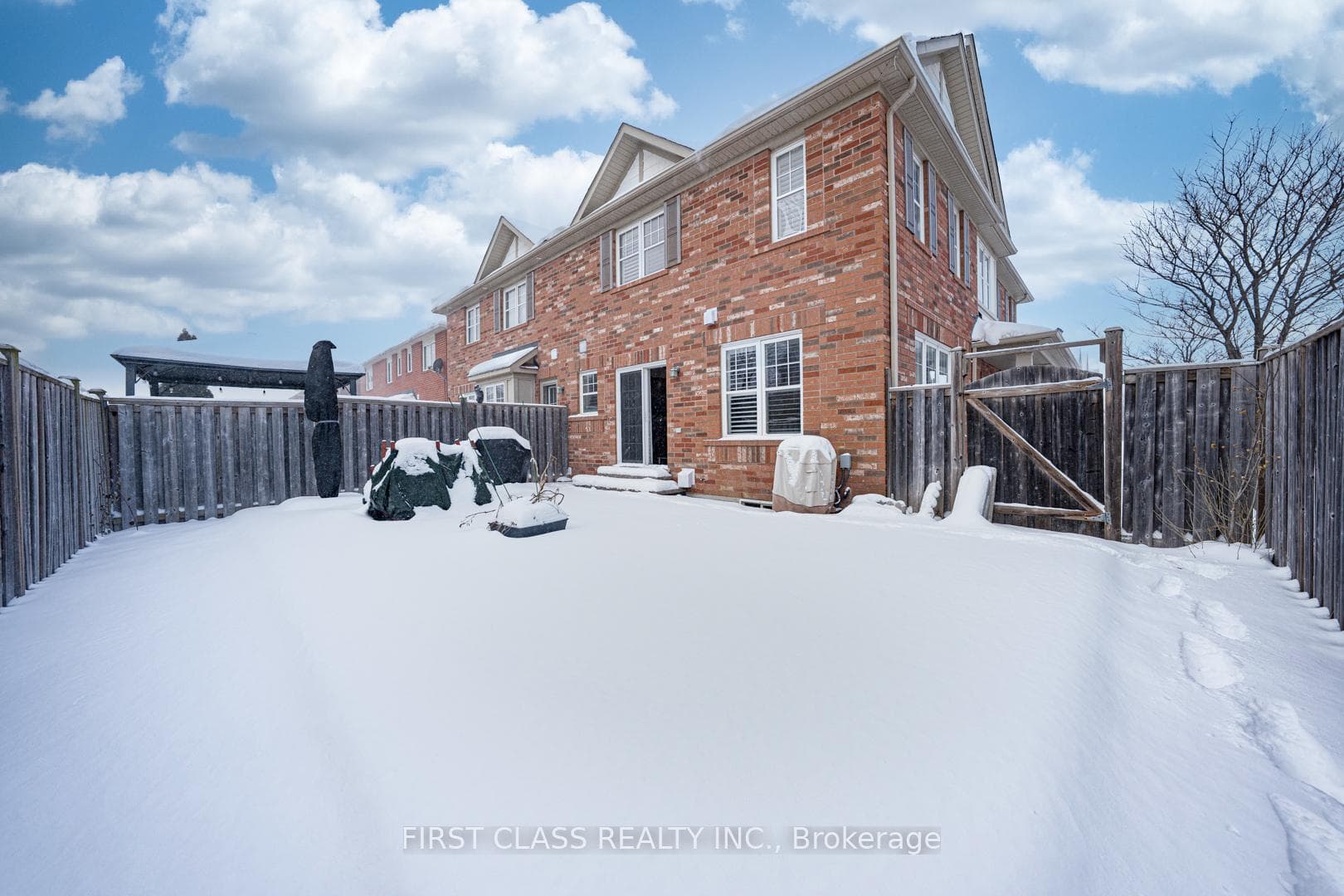 238 Whetham Heights photo 9