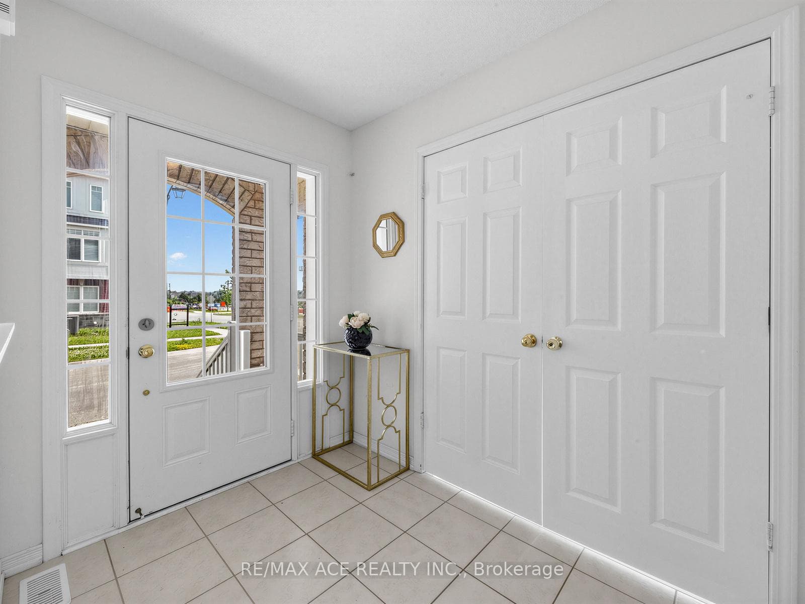 35 Turnerbury Avenue photo 4