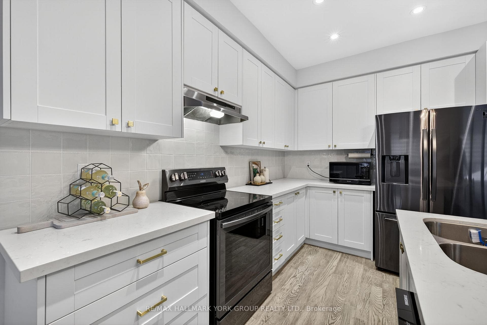 20 Gord Matthews Way photo 6