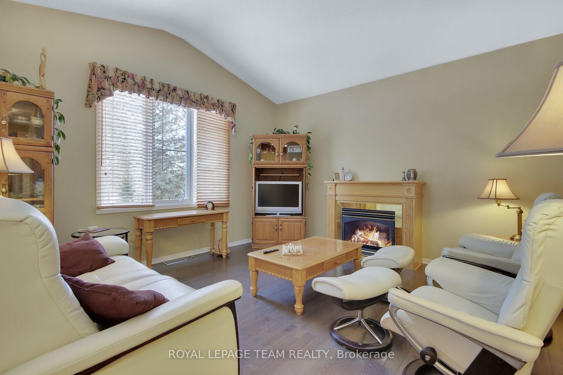 2 Inverary Drive photo 17