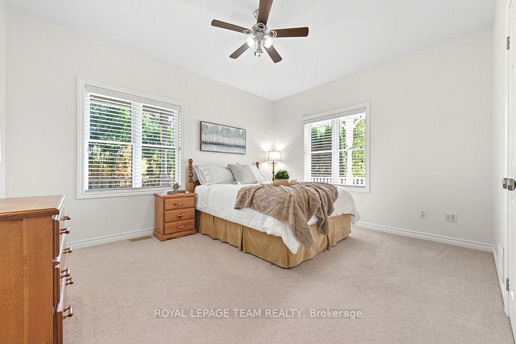 698 BARRYVALE Road photo 26