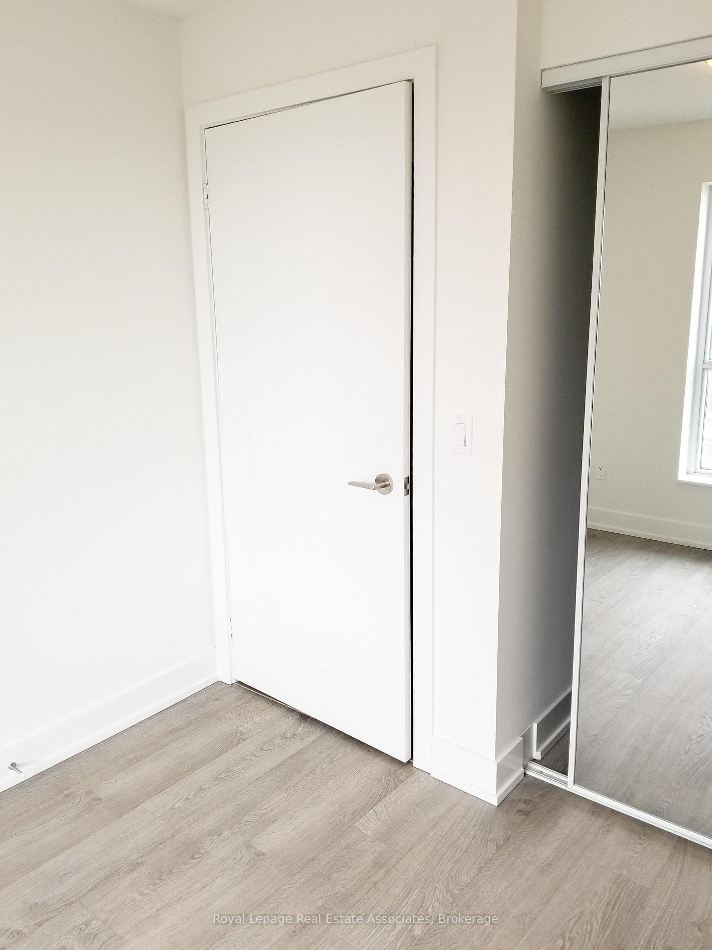 7 Mabelle Avenue Unit 2310 photo 10