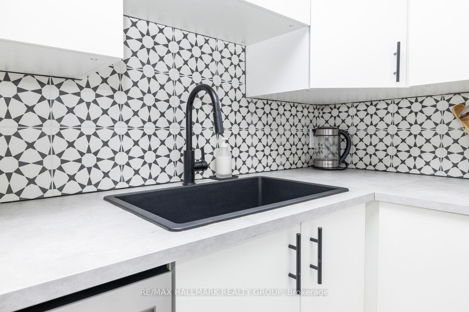 1729 Lamoureux Drive Unit C photo 14