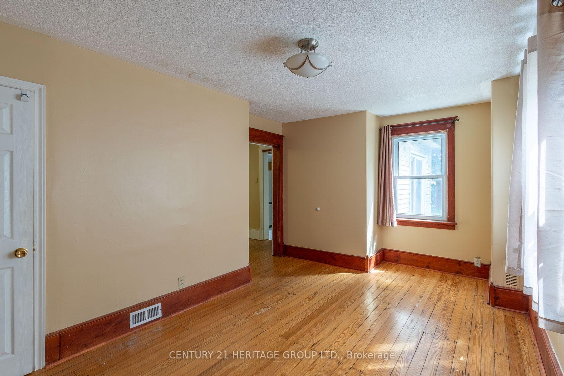 32 Rousseaux Street photo 9