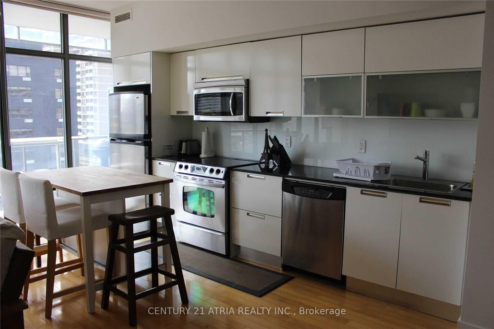 33 Charles Street Unit 806 photo 8