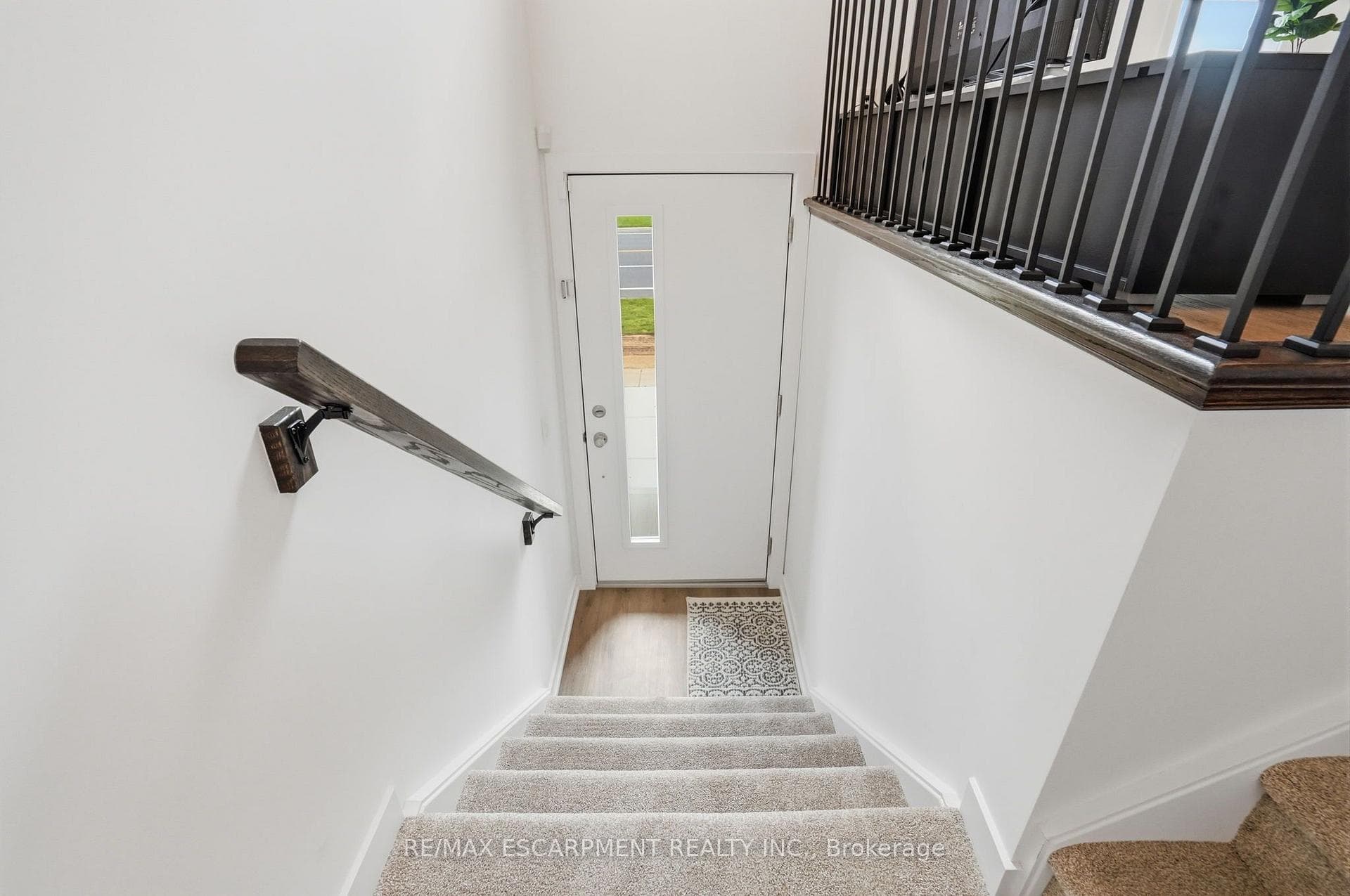 245 Burke Street photo 3