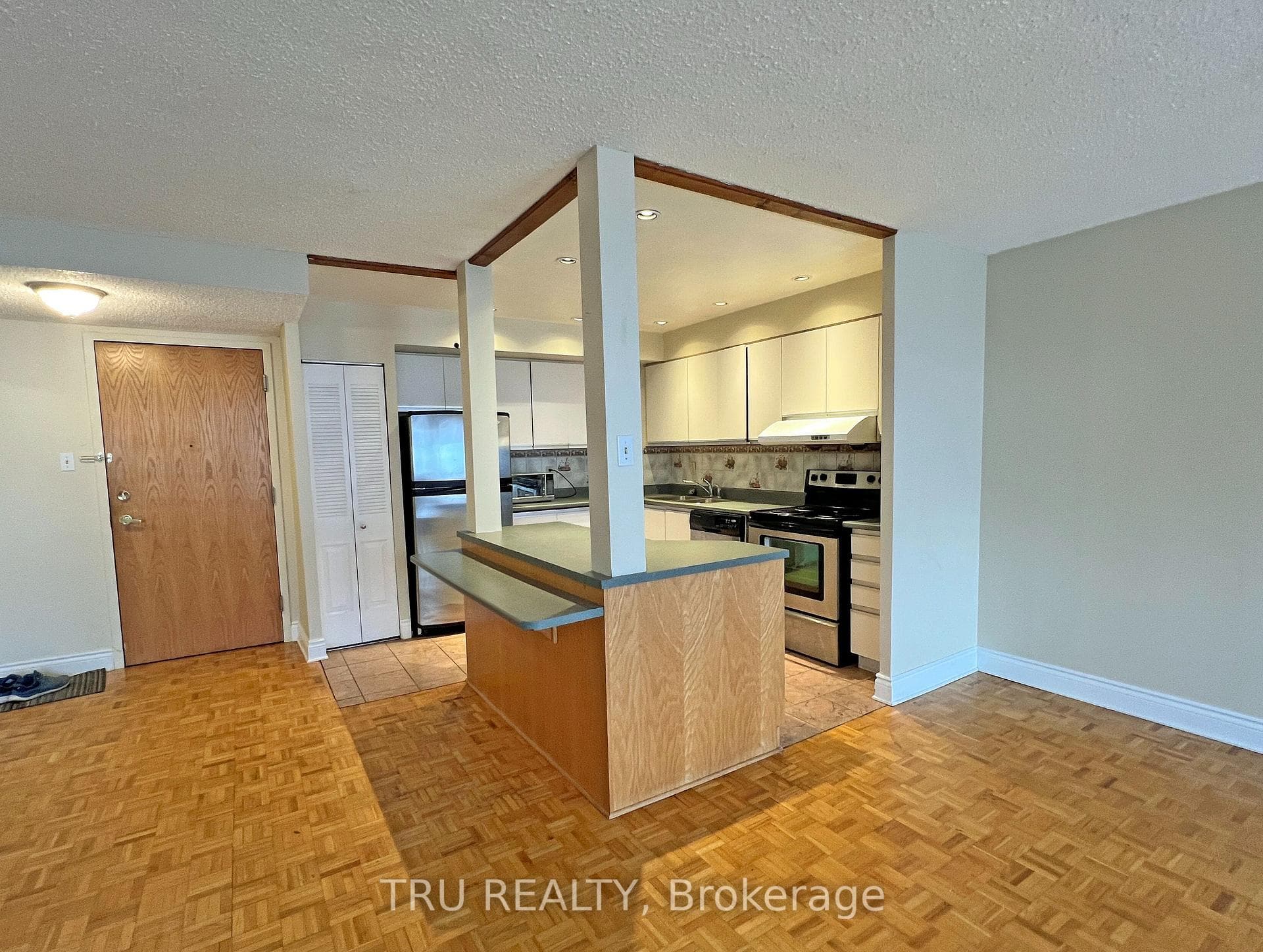 Entrance & Kitchen
