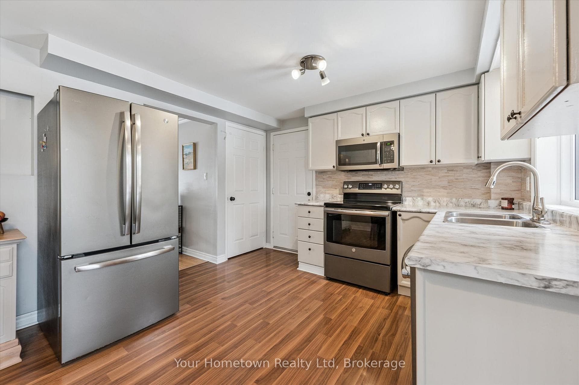 666 Holman Crescent photo 13