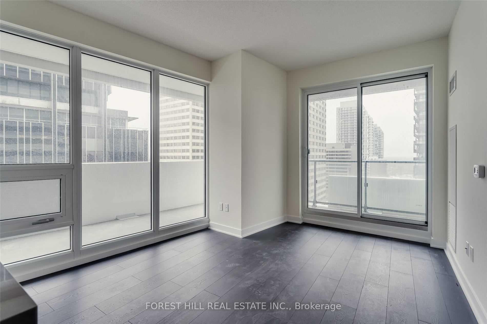2221 Yonge Street Unit 5511 photo 6