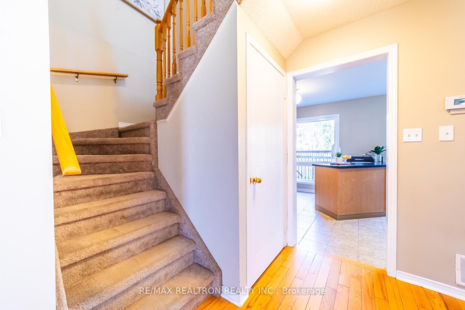 1891 Dalhousie Crescent photo 14
