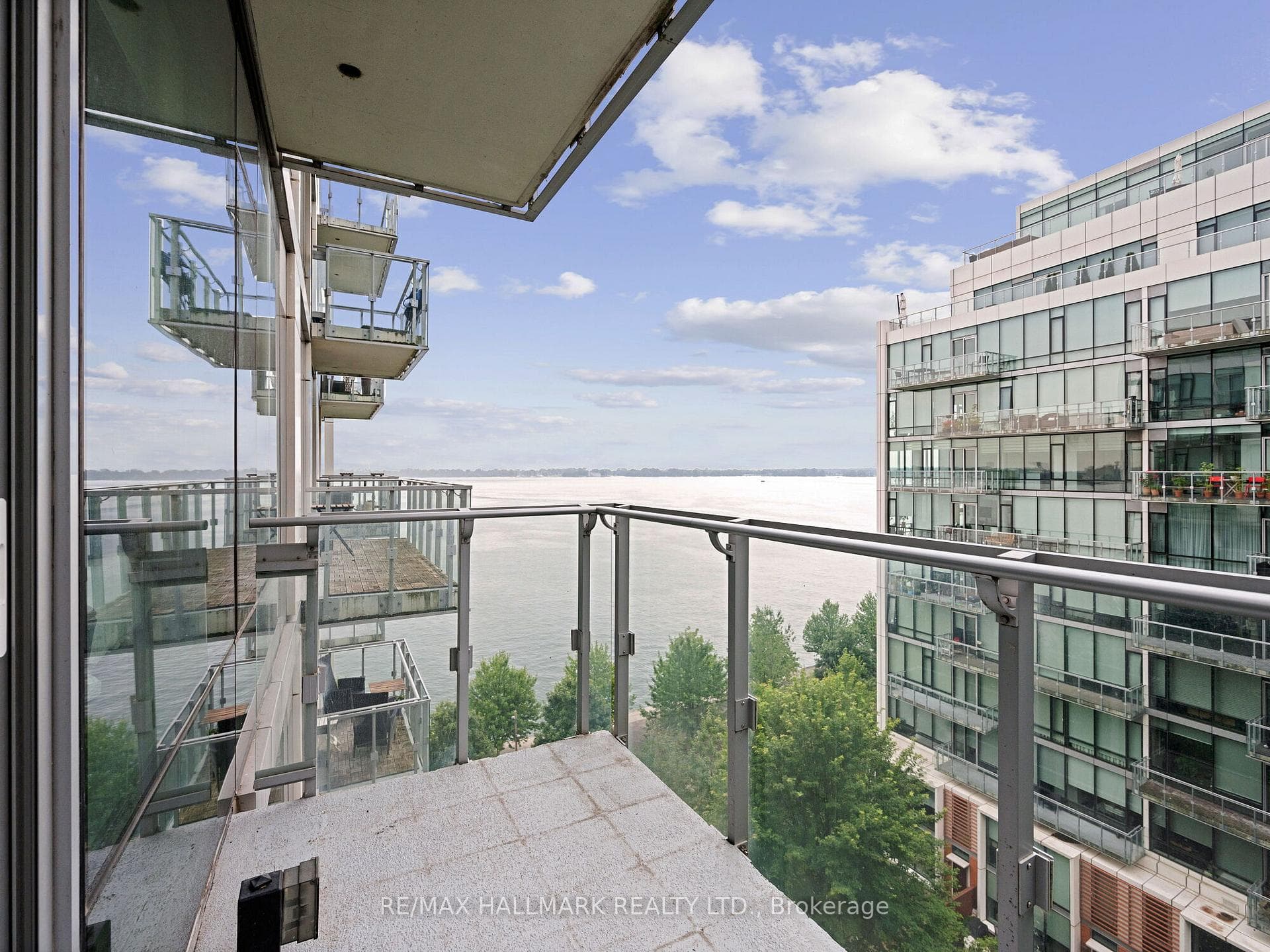 39 Queens Quay Unit 824 photo 20