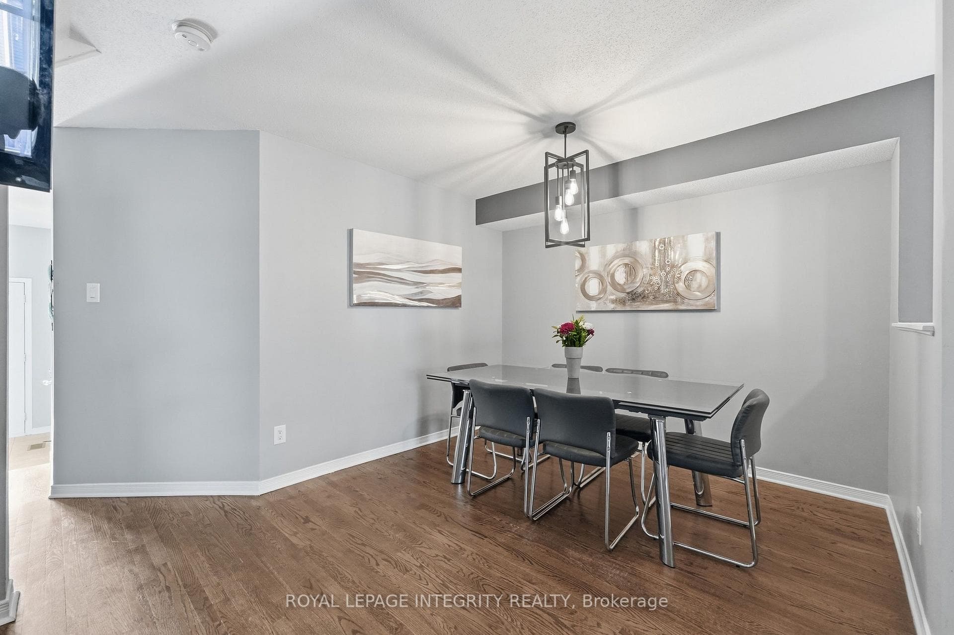 300 Rolling Meadow Crescent photo 5