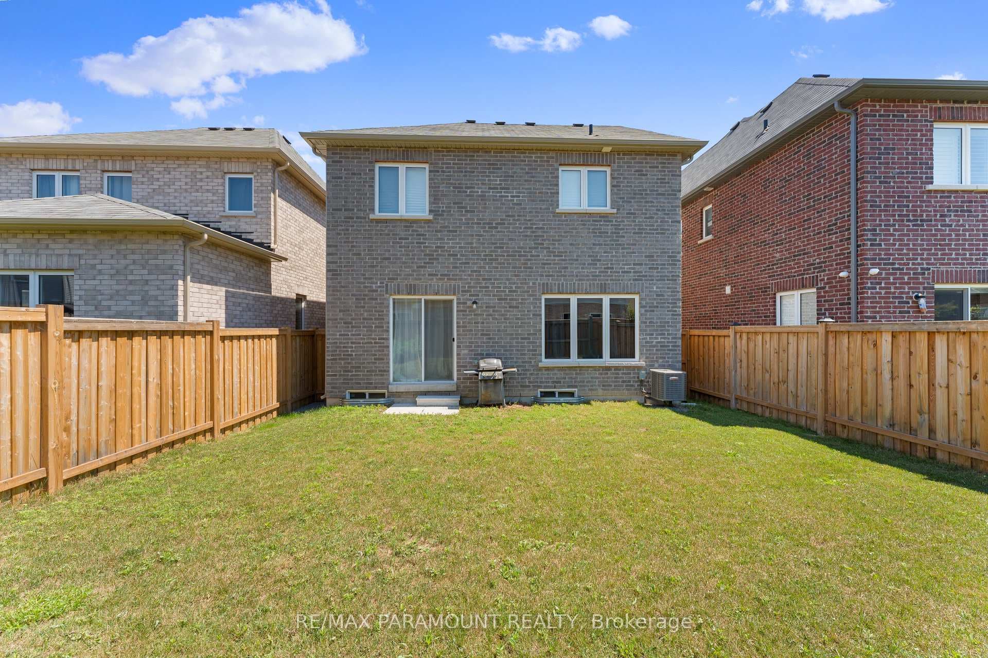 18 Tait Crescent photo 33