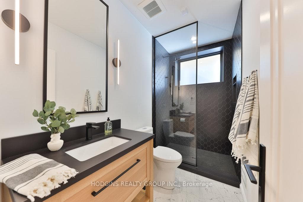 725 Byngmount Avenue photo 35