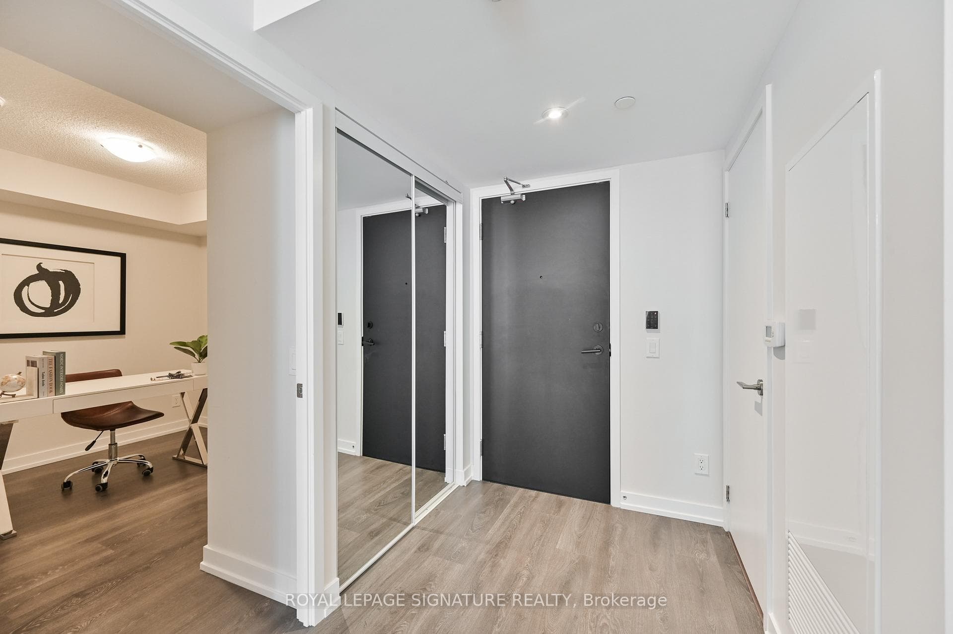 125 Redpath Avenue Unit 606 photo 8