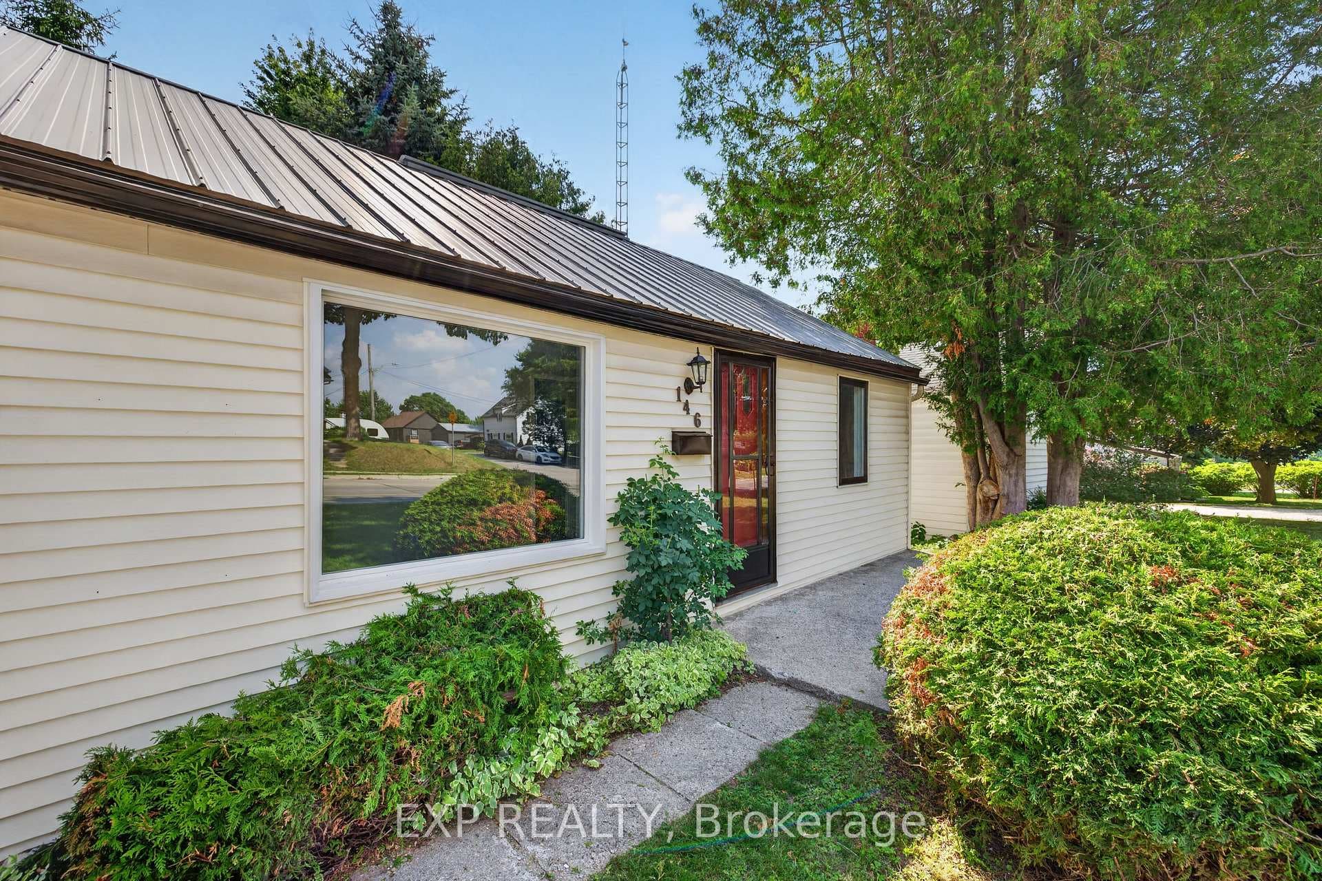 146 Whiting Street photo 4