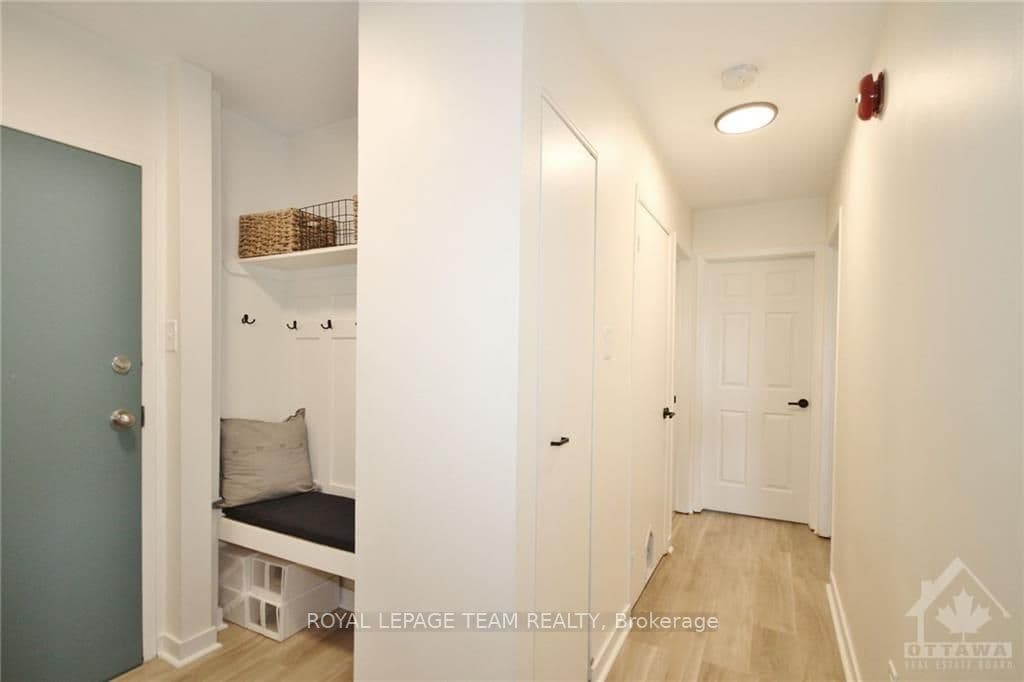212 VIEWMOUNT Drive Unit 105 photo 18