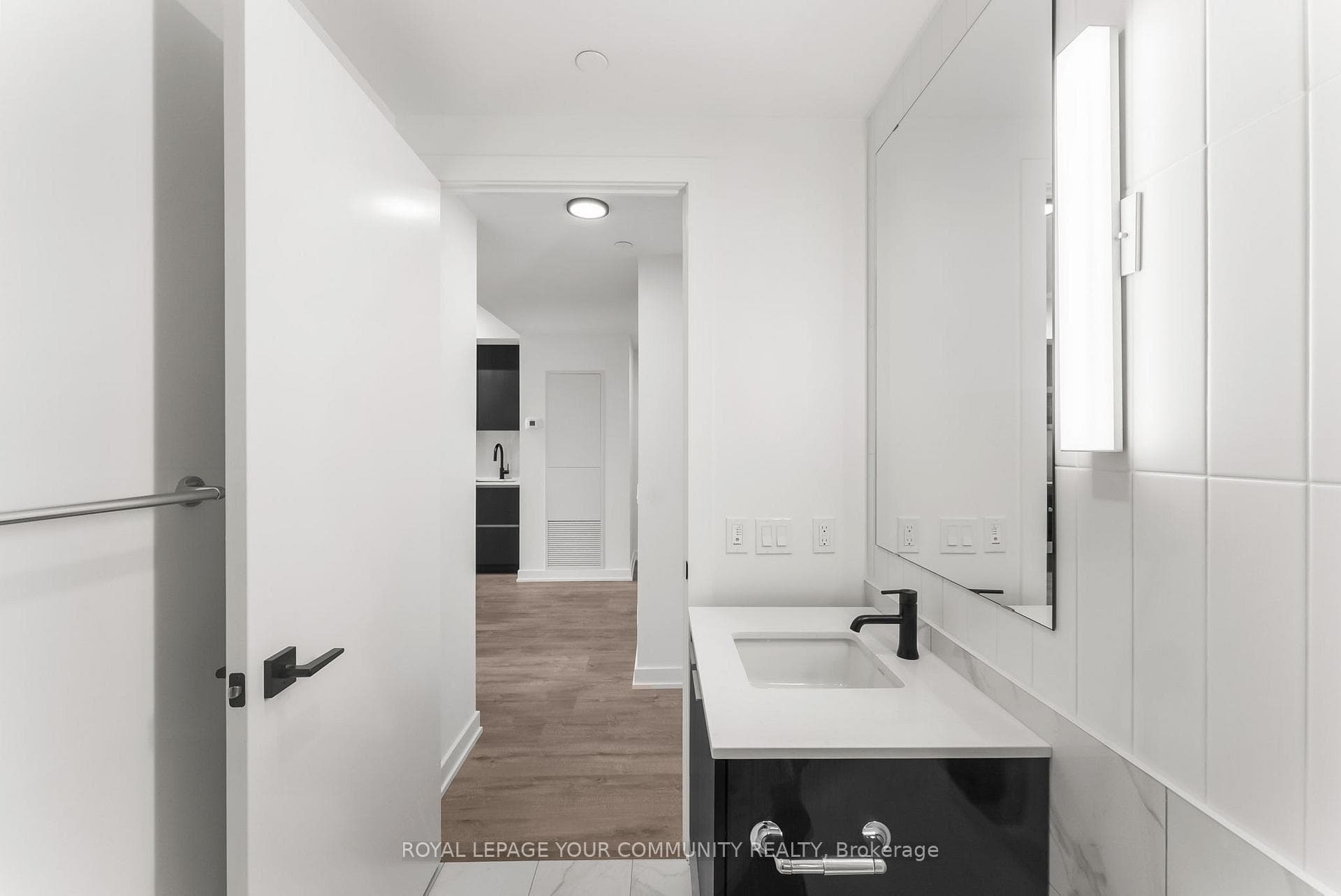 327 King Street Unit 2101 photo 15