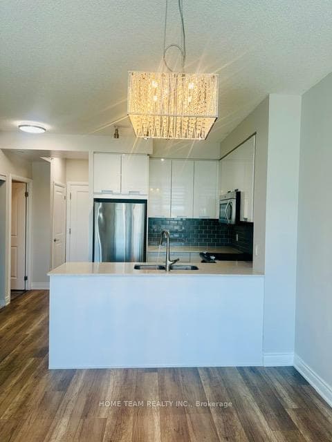 75 Eglinton Avenue Unit 506 photo 2