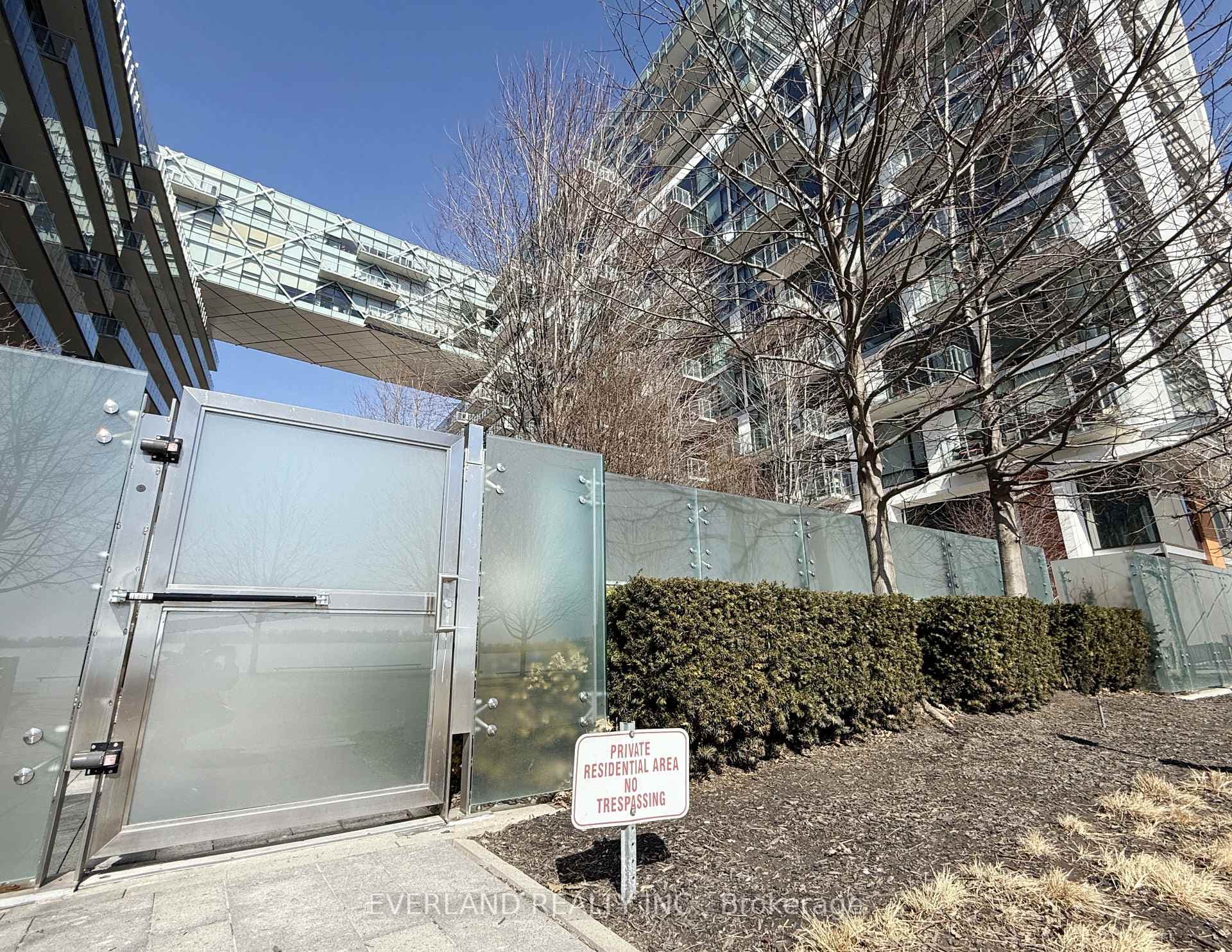 39 Queens Quay Unit 840 photo 20