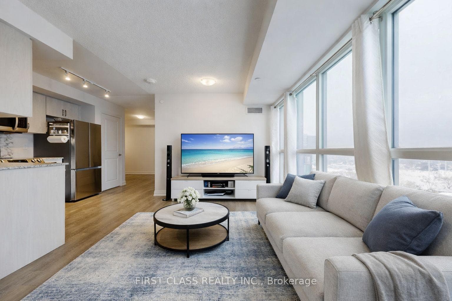 20 Meadowglen Place Unit 1506 photo 5