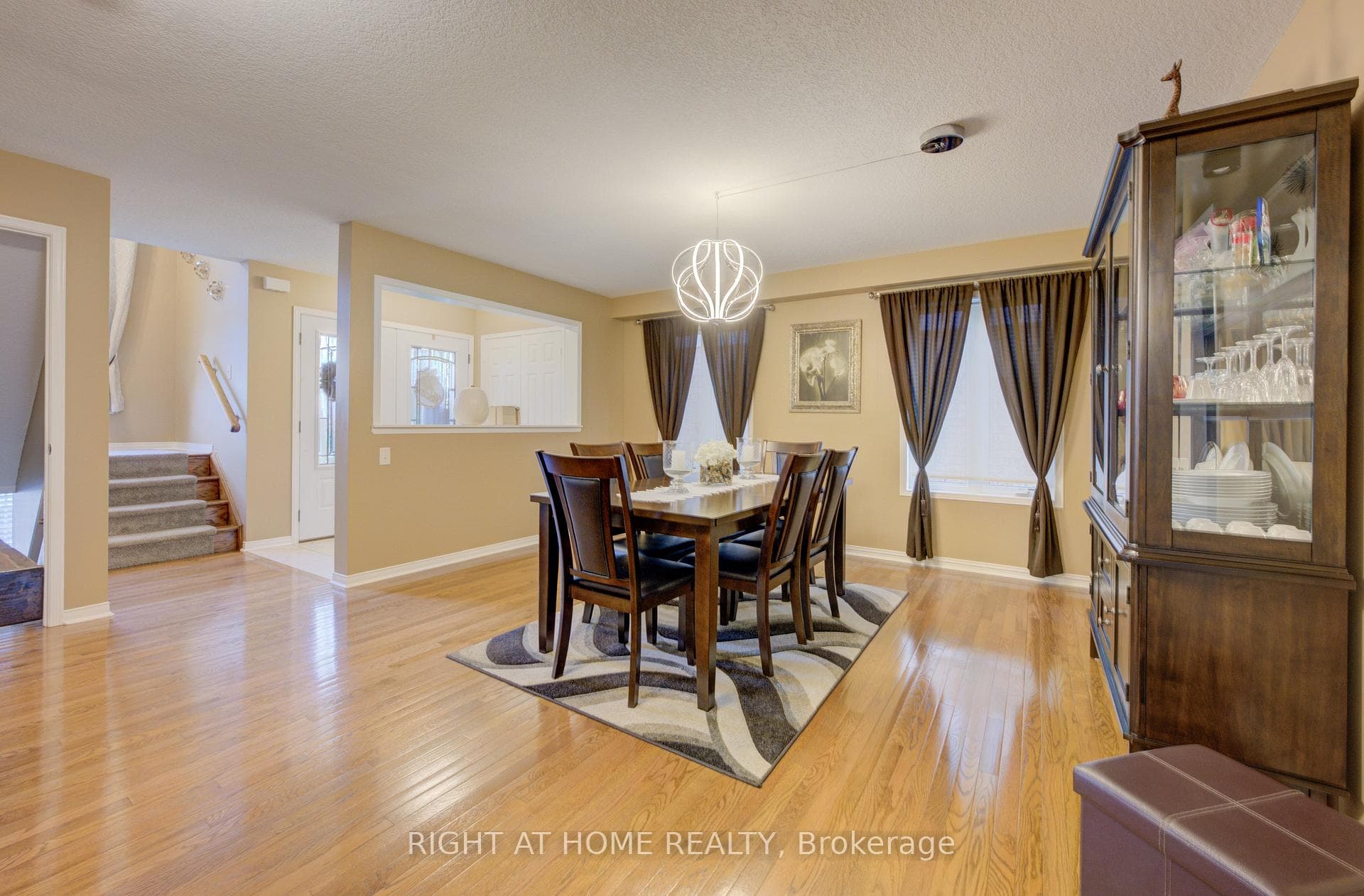 32 Triller Avenue photo 7