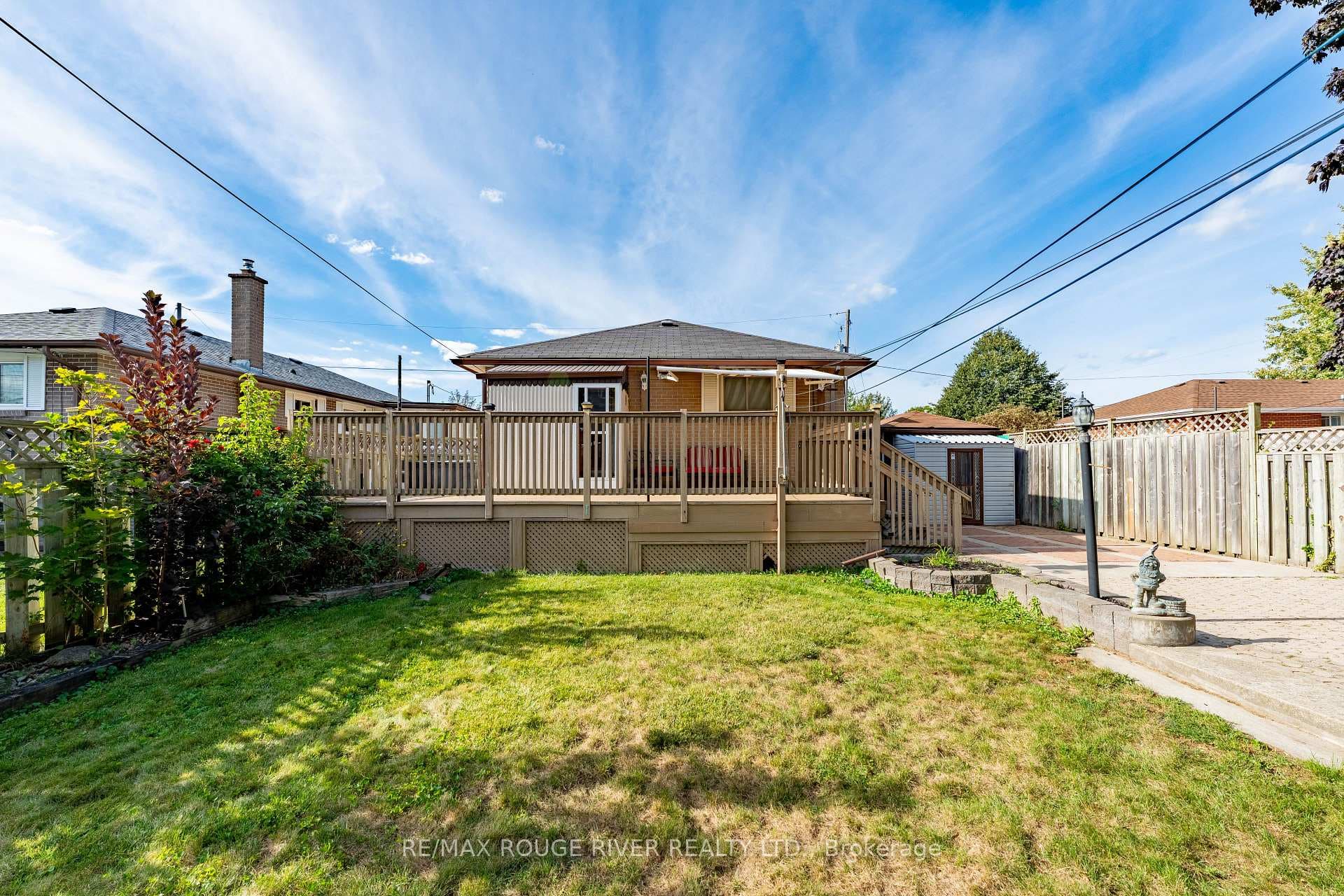 686 Perry Crescent photo 26