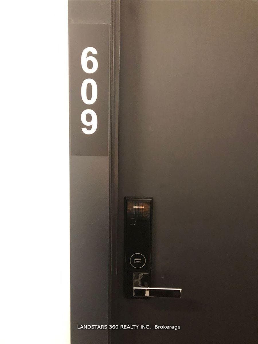 77 Shuter Street Unit 609 photo 2