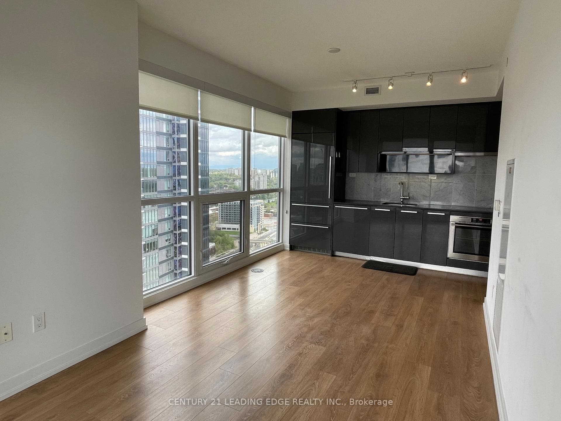 115 Mcmahon Drive Unit 2603 photo 14