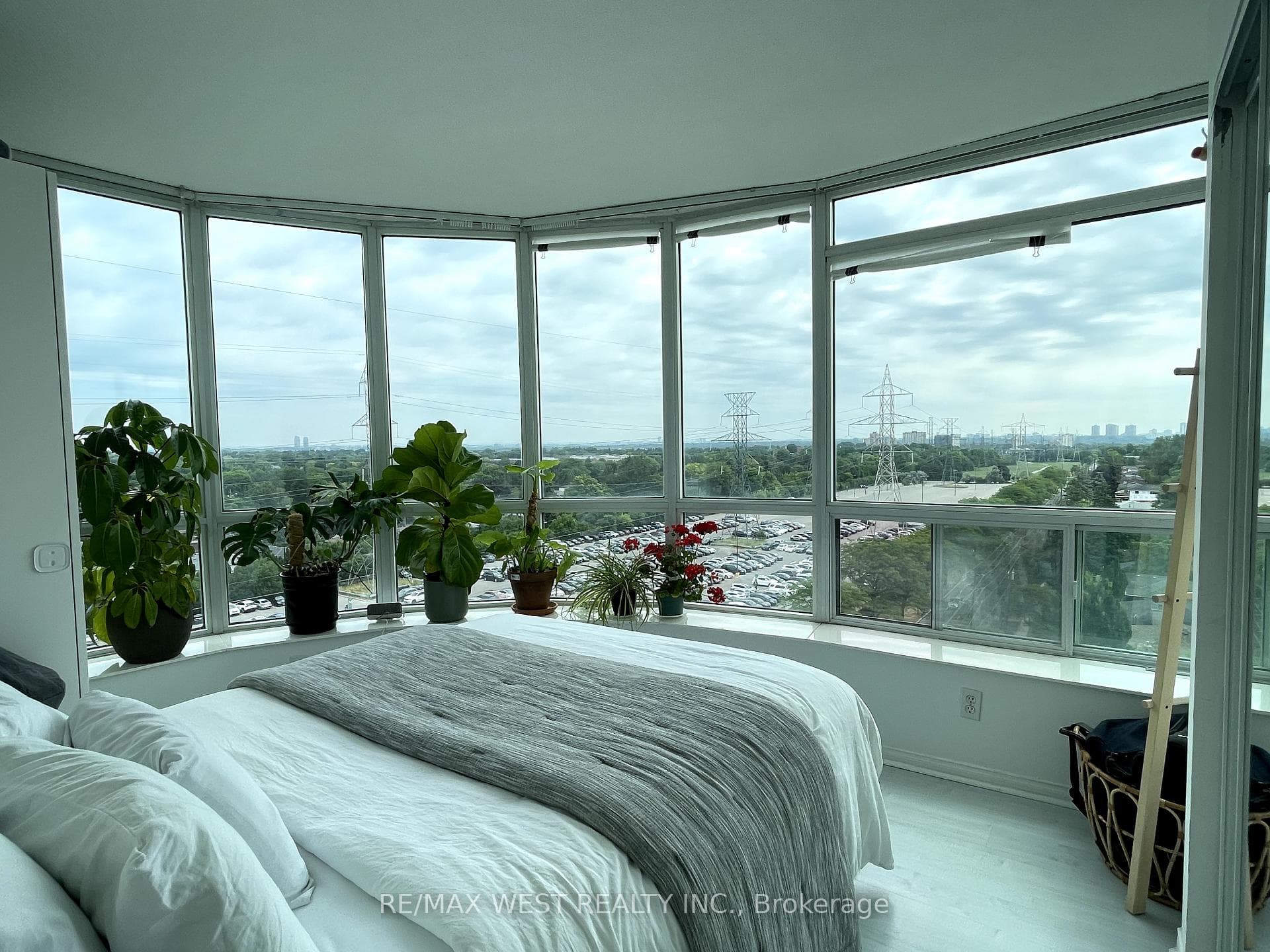 28 Pemberton Avenue Unit 1003 photo 15