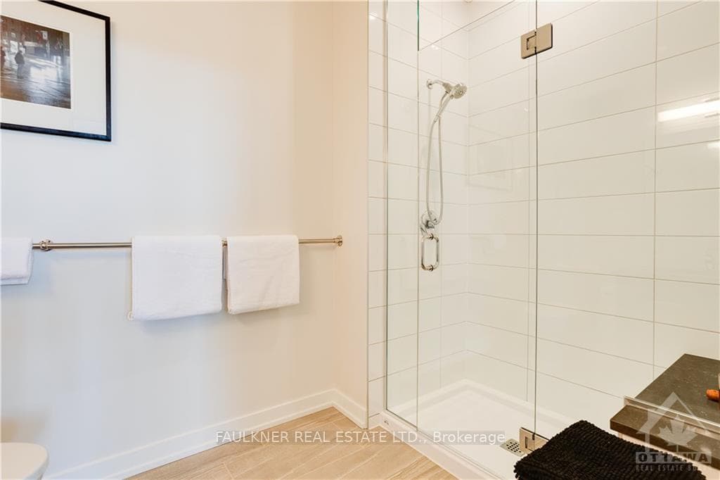 570 DE MAZENOD Avenue Unit 710 photo 16
