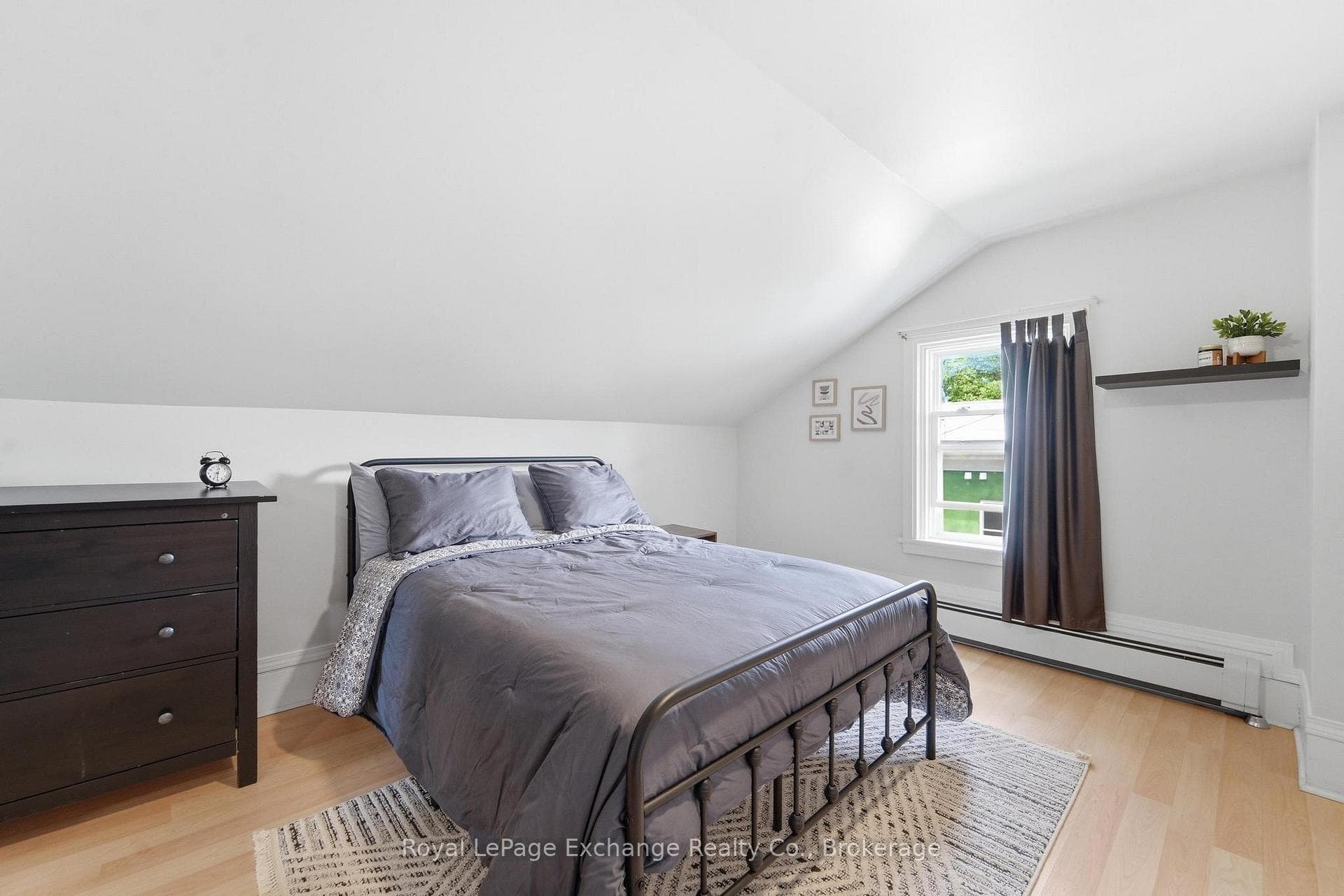 544 Queen Street photo 25