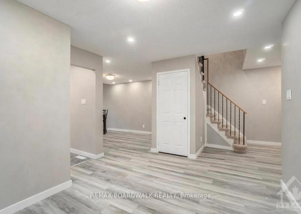 563 LATOUR Crescent photo 21