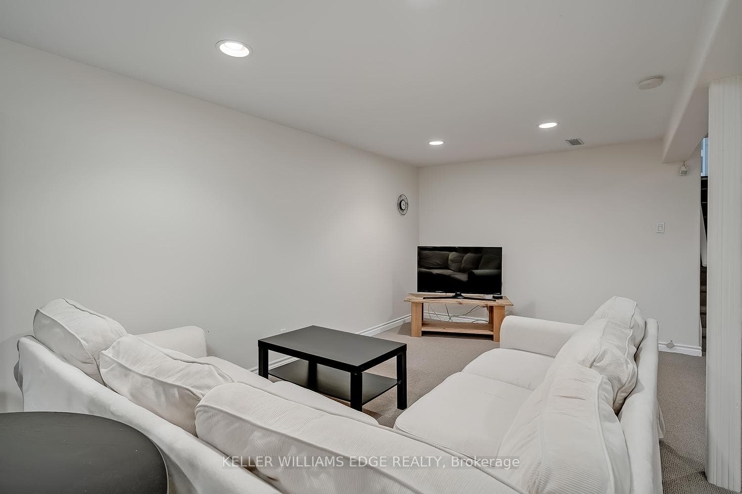 280 Penn Drive photo 34
