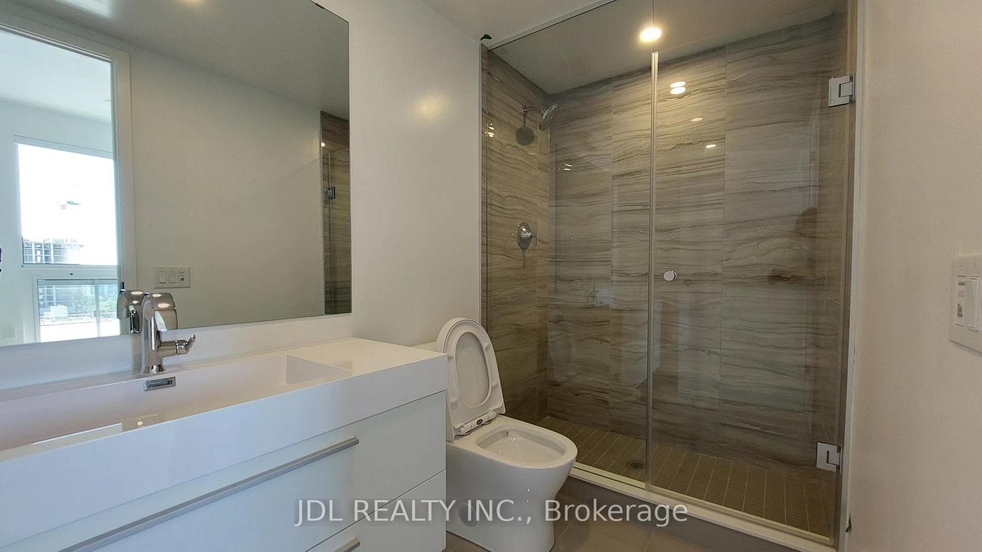 39 Roehampton Avenue Unit 1604 photo 8