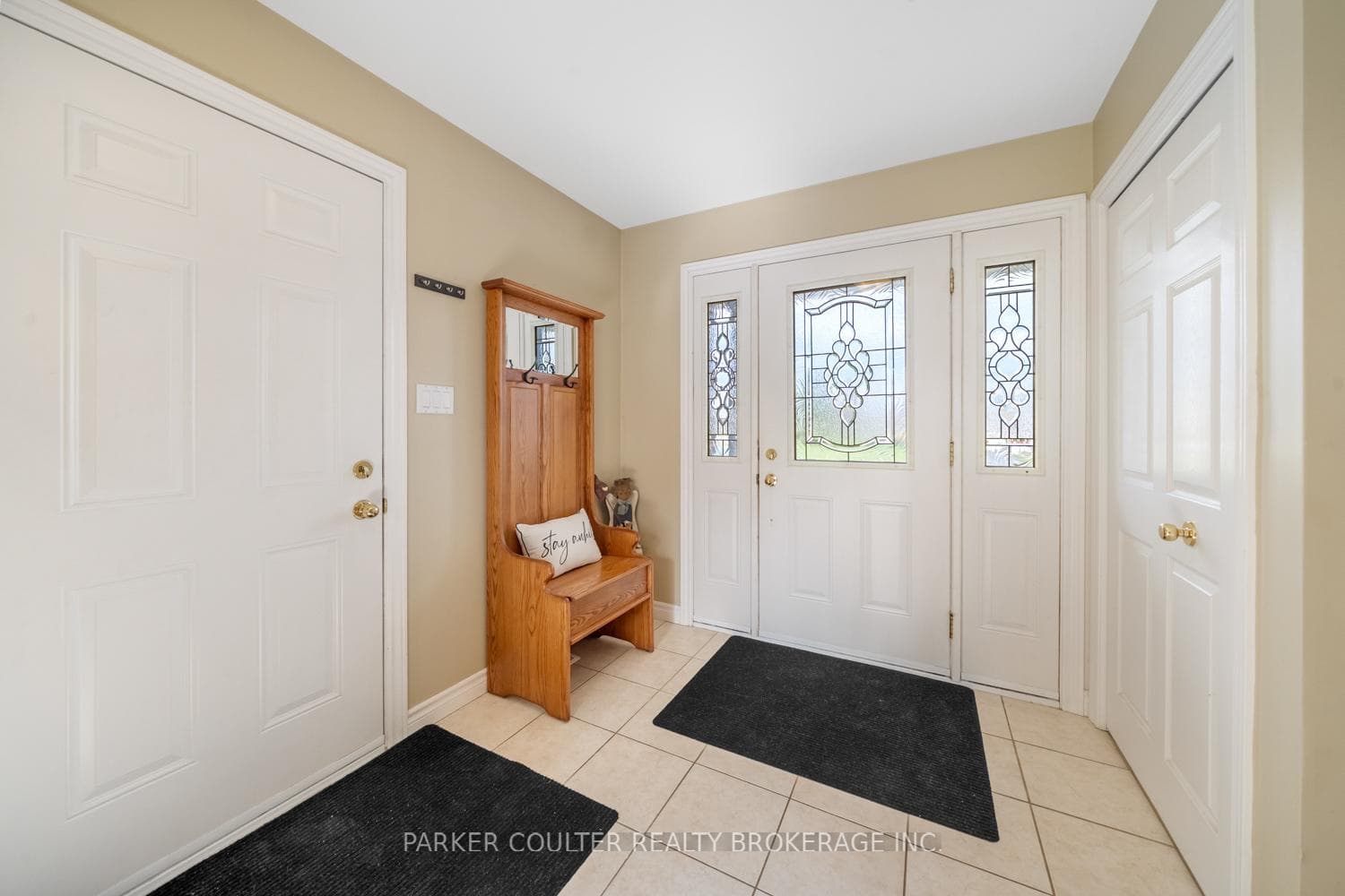 4676 Zachary Crescent photo 4