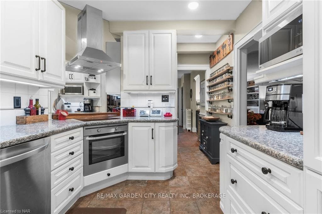 8 RIDGEWOOD Road photo 12