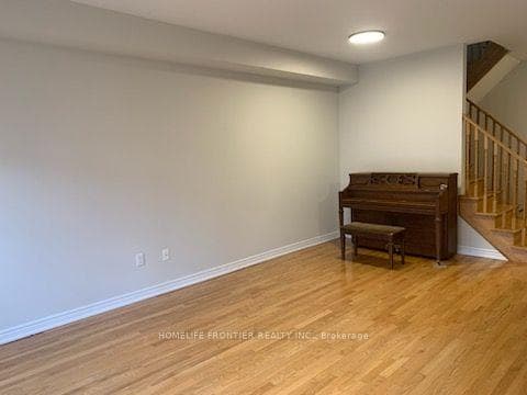 45 Lindvest Crescent photo 6