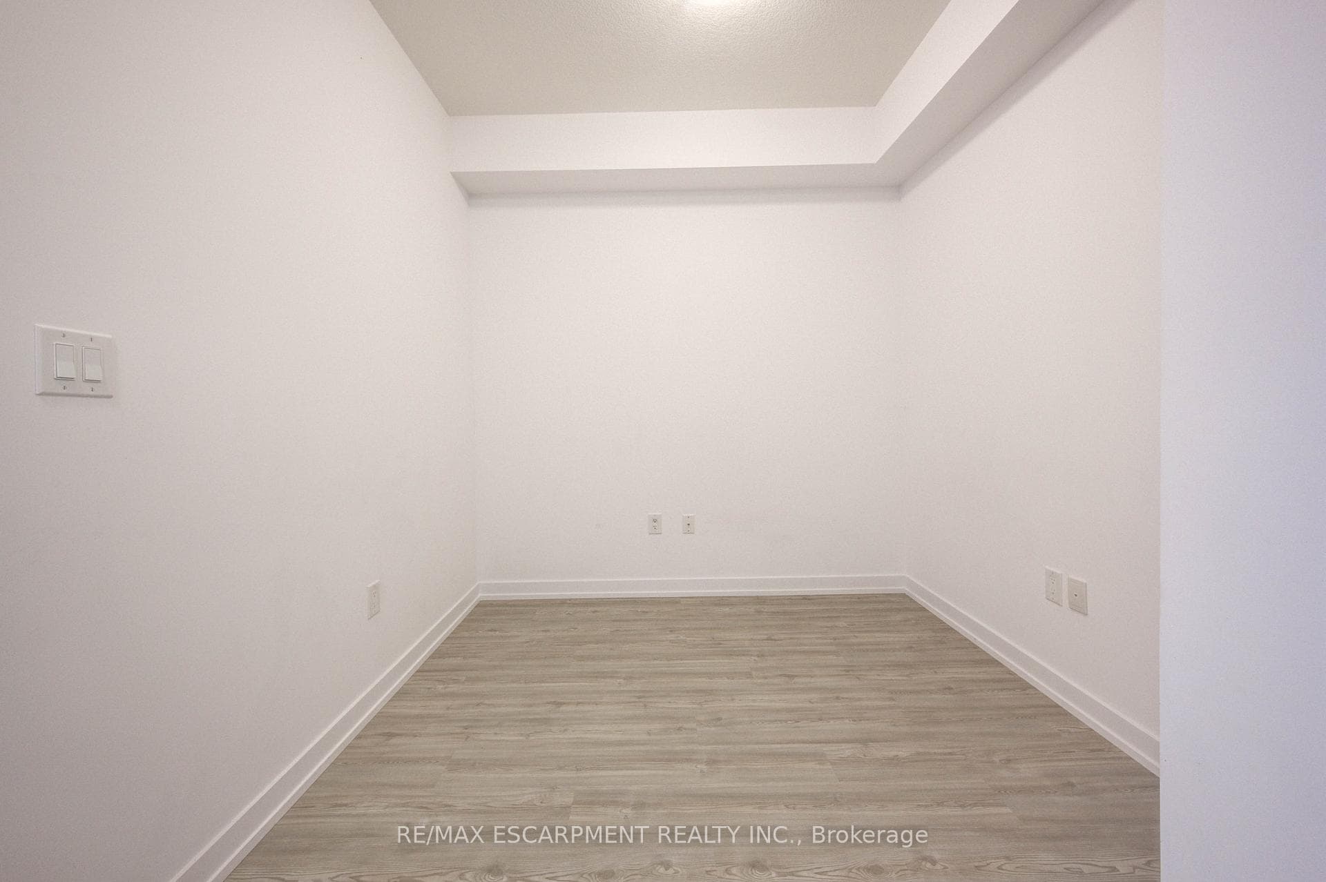 450 Dundas Street Unit 715 photo 12