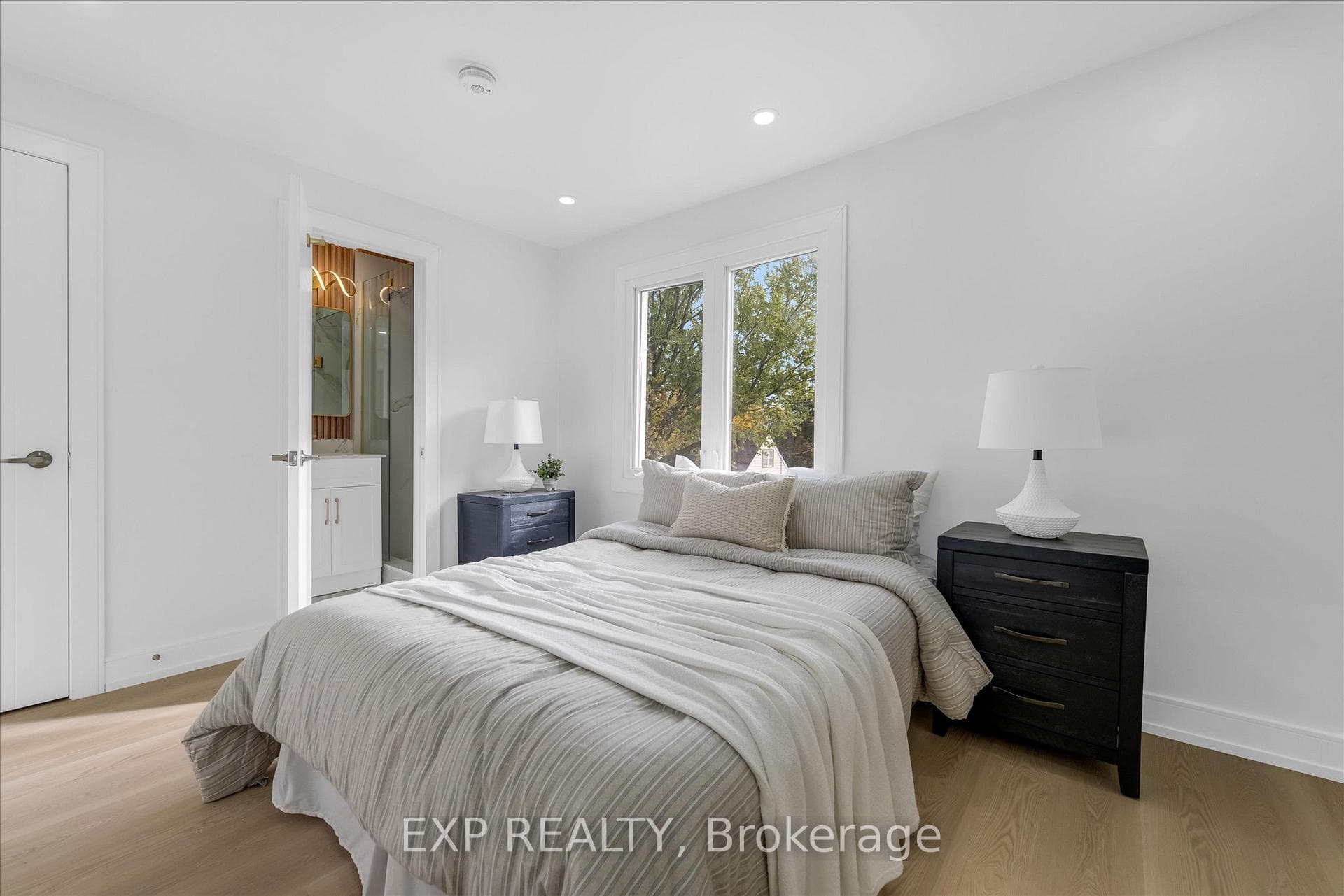 24 Eaton Place photo 12