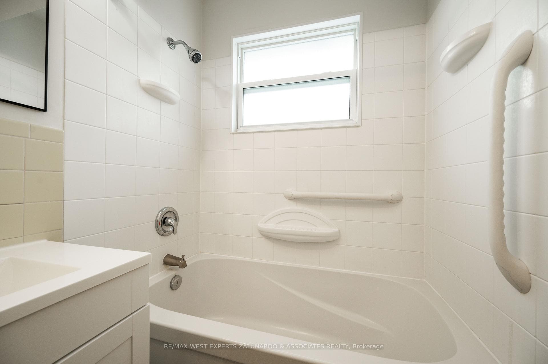 230 Sherwood Avenue Unit 2 photo 37