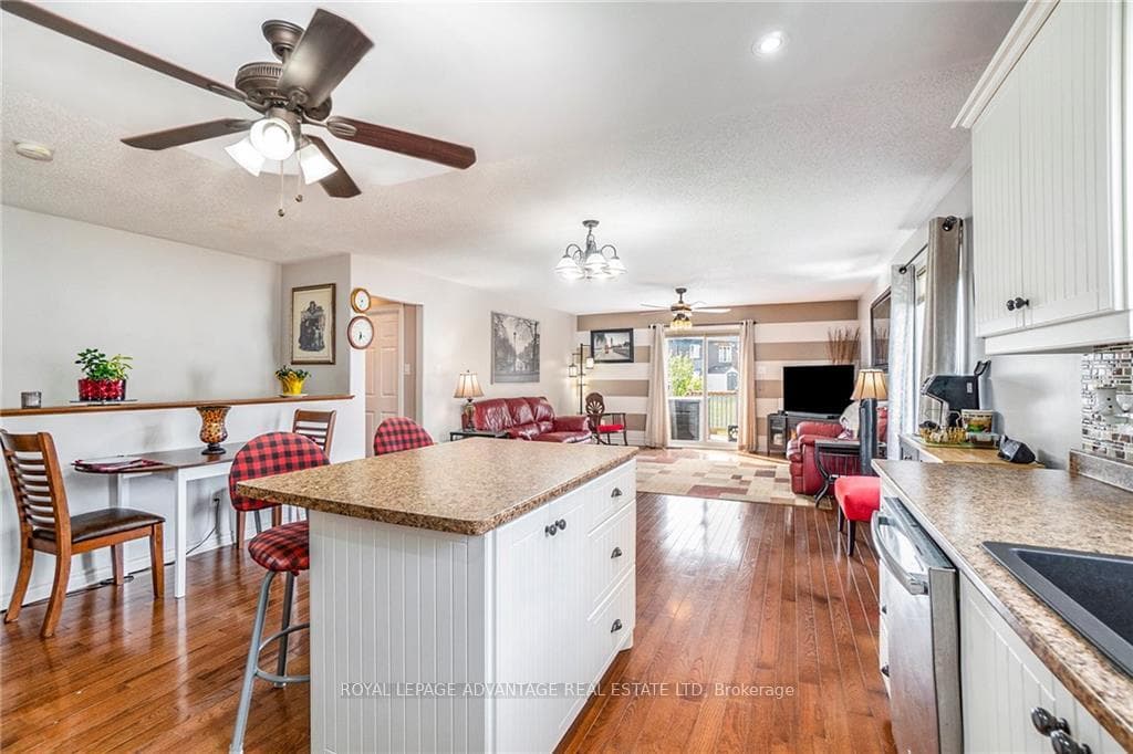 49 LEE Avenue photo 9