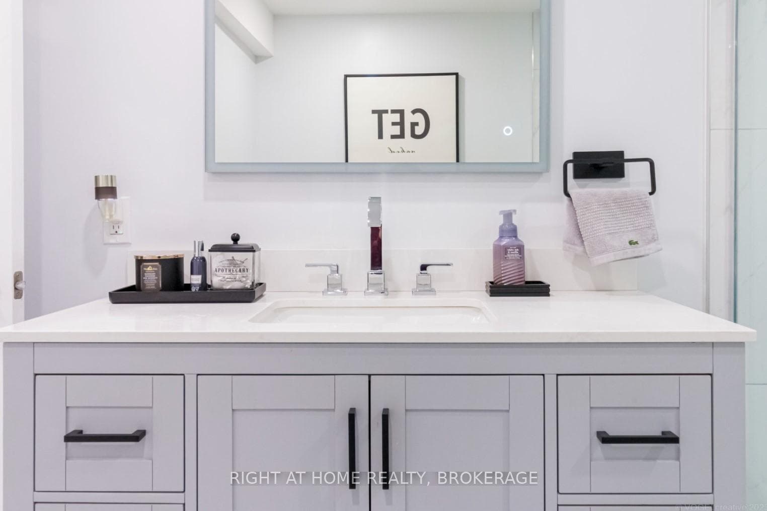 8 Victor Boulevard photo 26