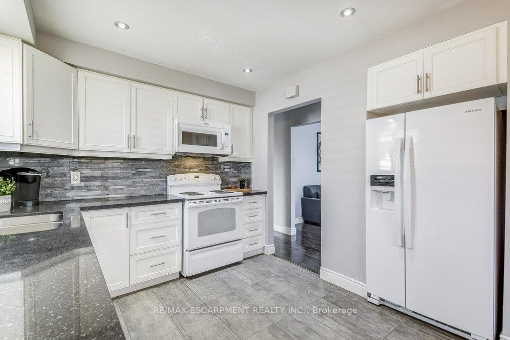 483 Greenhill Avenue photo 16