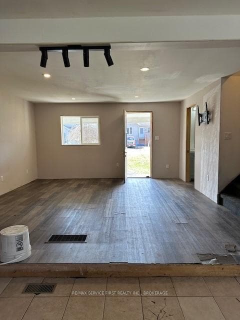 22 KING ST E N/A photo 18