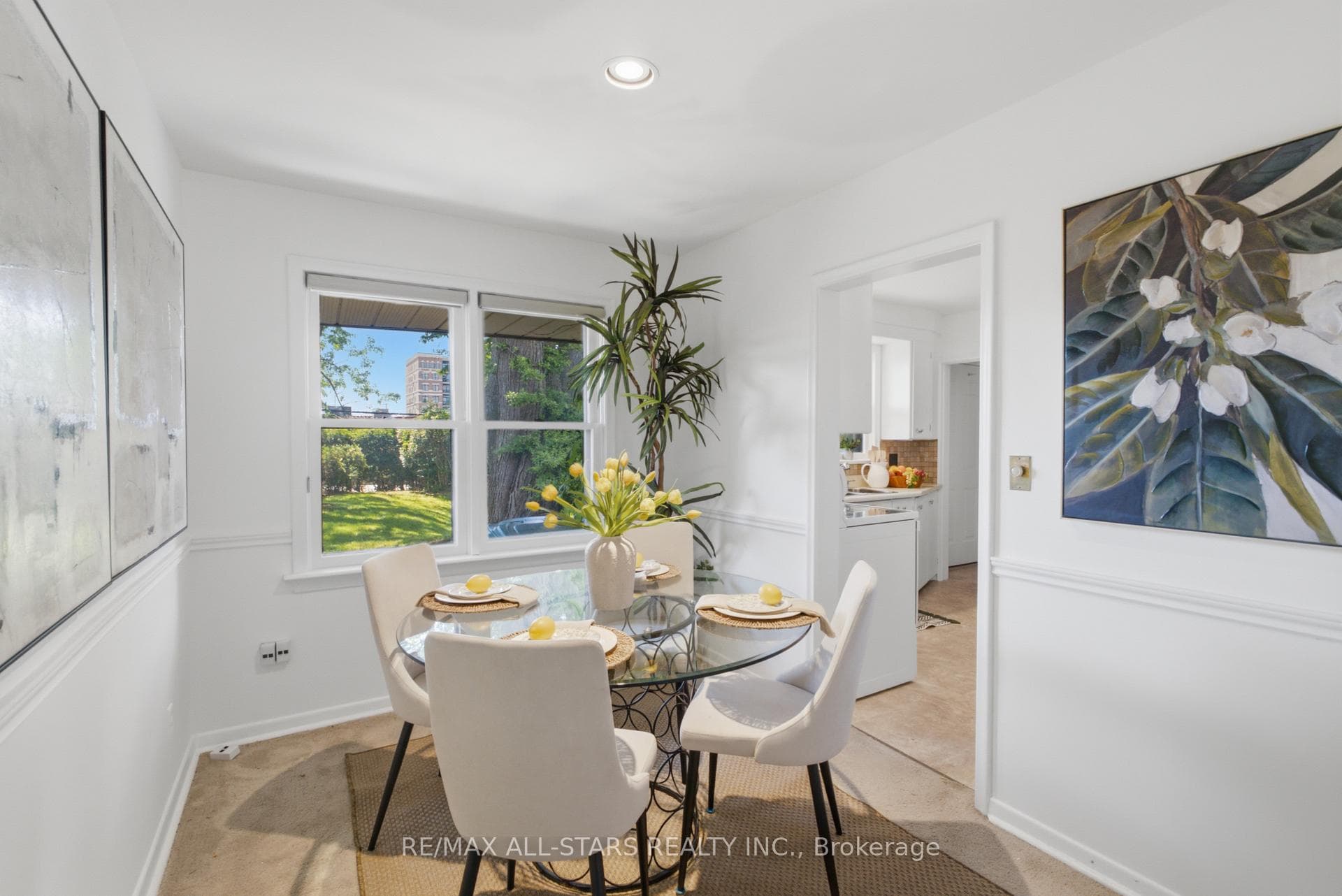 382 Rupert Avenue photo 9